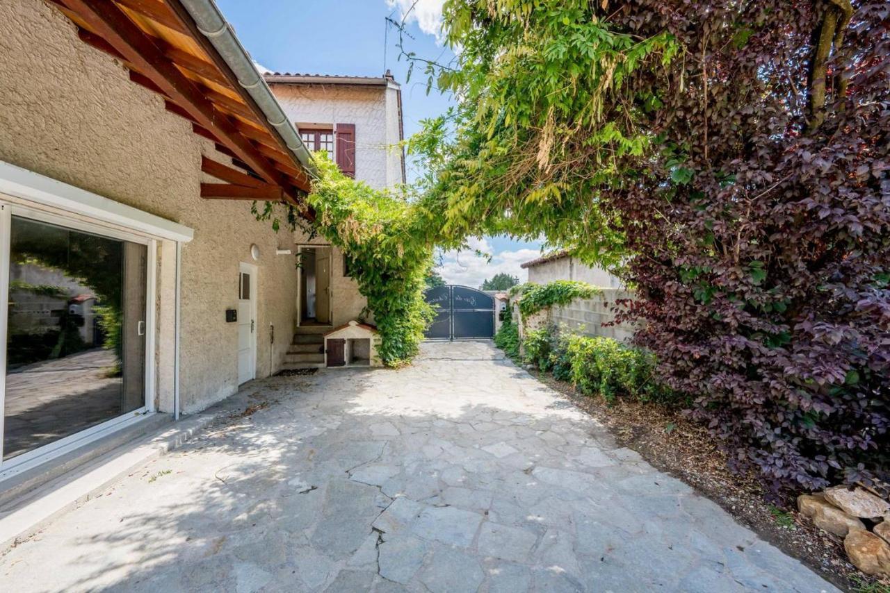 Gite Du Chateau Montrond-les-Bains Extérieur photo